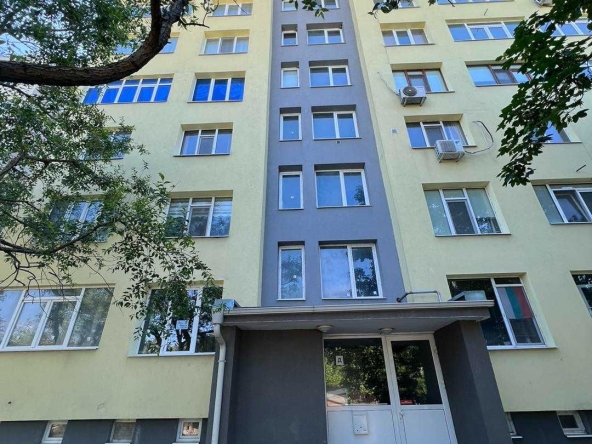 Тристаен апартамент в Търговище, Център - 90 кв.м за 901 €/кв.м - Снимка #1