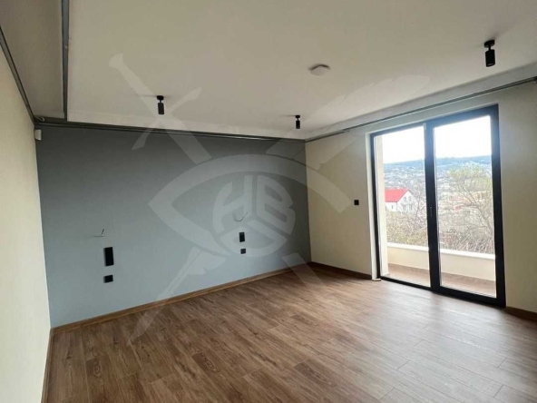 Къща в Варна, Изгрев - 361 кв.м за 1801 €/кв.м - Снимка #1