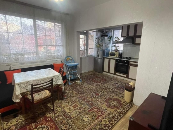 Четиристаен апартамент в Търговище, Център - 123300 кв.м за 2 €/кв.м - Снимка #1