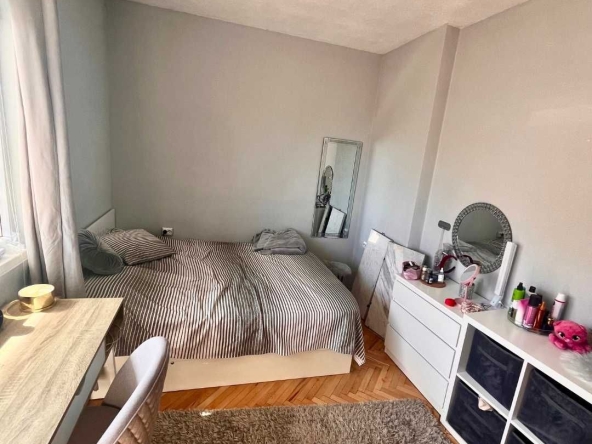 Дава се под наем Тристаен апартамент в Благоевград, Идеален център - 70 кв.м за 568.14 € - Снимка #1