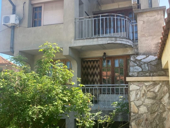 Къща в Карнобат - 350 кв.м за 458 €/кв.м - Снимка #1