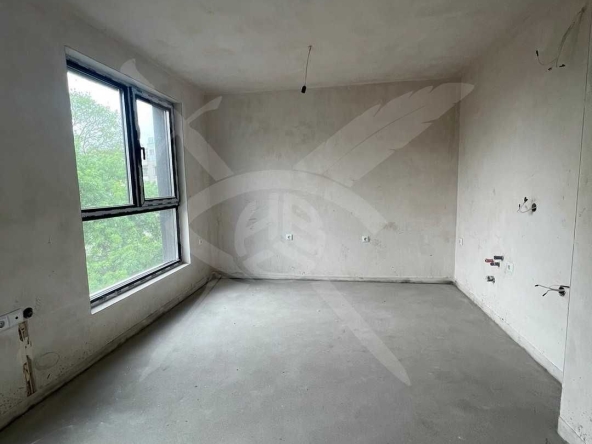 Тристаен апартамент в Варна, Операта - 108 кв.м за 1991 €/кв.м - Снимка #1