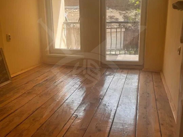 Тристаен апартамент в София, Център - 105 кв.м за 2572 €/кв.м - Снимка #1