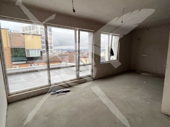 Четиристаен апартамент в Варна, Цветен квартал - 131 кв.м за 1756 €/кв.м - Снимка #1