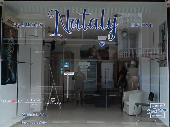 Дава се под наем Магазин в Бургас, Меден рудник - зона А - 40 кв.м за 3054.9 € - Снимка #1