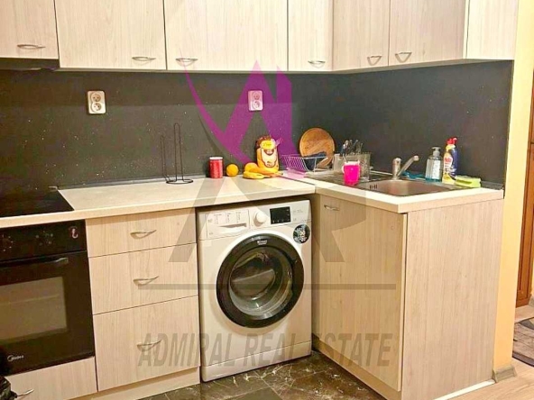 Дава се под наем Тристаен апартамент в Варна, Колхозен пазар - 55 кв.м за 383 € - Снимка #1