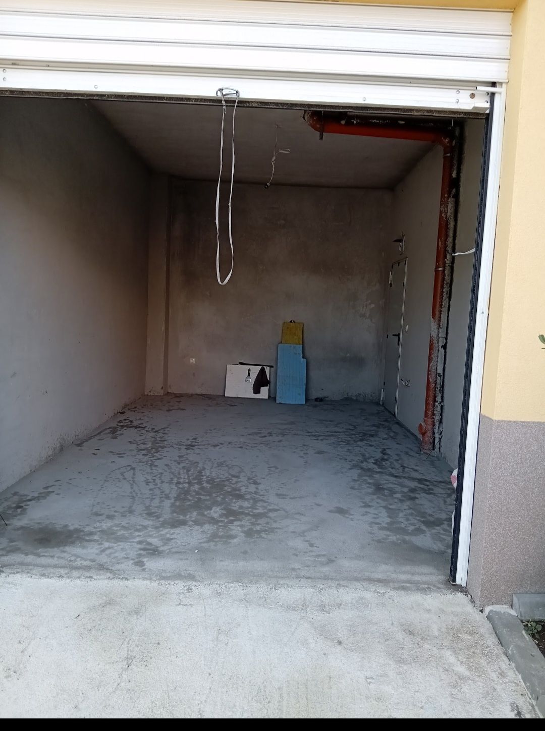Гараж / Паркомясто в Бургас, Пристанище Бургас - 20 кв.м за 3 €/кв.м - Снимка #1