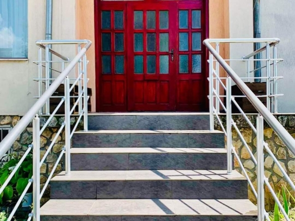 Тристаен апартамент в Луковит - 100 кв.м за 1122 €/кв.м - Снимка #1