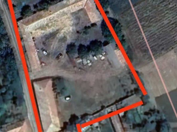 Промишлена сграда в с. Лятно, Област Шумен - 6000 кв.м за 47 €/кв.м - Снимка #1