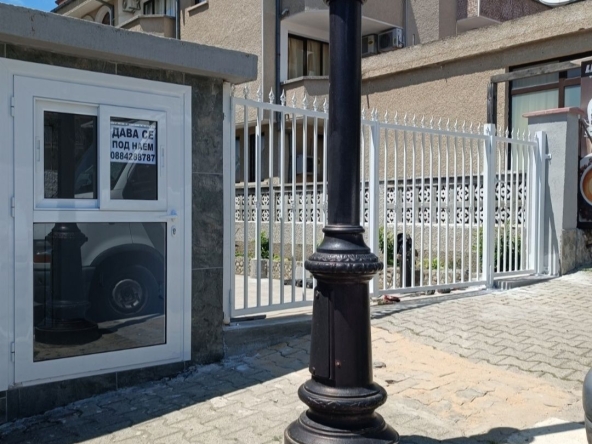 Дава се под наем Магазин в Свети Влас - 3 кв.м за 340.68 € - Снимка #1