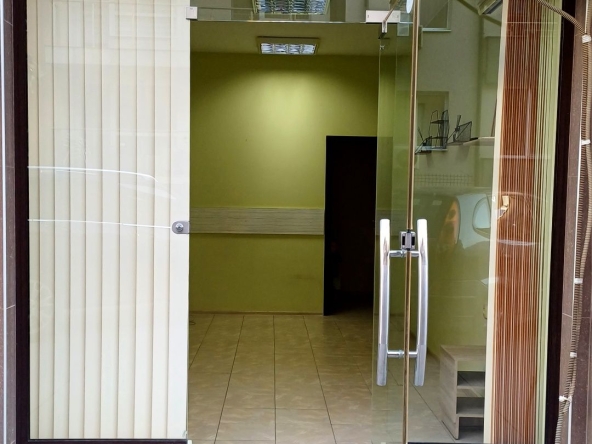 Дава се под наем Офис в Пловдив, Южен - 30 кв.м за 255 € - Снимка #1