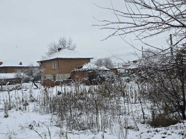 Къща в Кричим - 1210 кв.м за 39 €/кв.м - Снимка #1