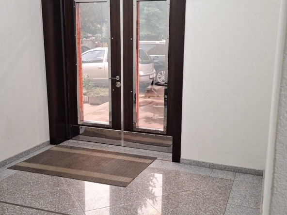 Дава се под наем Двустаен апартамент в Разград, Център - 50 кв.м за 331.5 € - Снимка #1