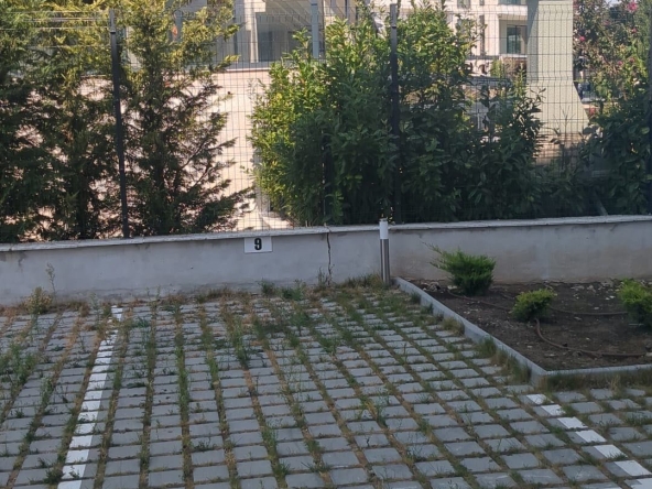 Дава се под наем Гараж / Паркомясто в к.к. Св.Св. Константин и Елена - 12 кв.м за 50 € - Снимка #1