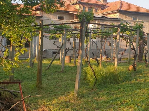 Къща в с. Макариополско, Област Търговище - 100 кв.м за 255 €/кв.м - Снимка #1