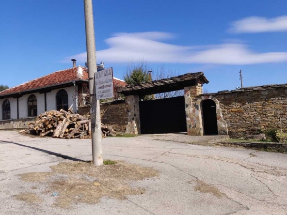 Земеделски имот в с. Орешак, Област Ловеч -  кв.м за 2915 €/дка - Снимка #1