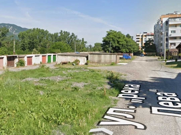 Дава се под наем Гараж / Паркомясто в Враца, Река Лева - 18 кв.м за 76.5 € - Снимка #1