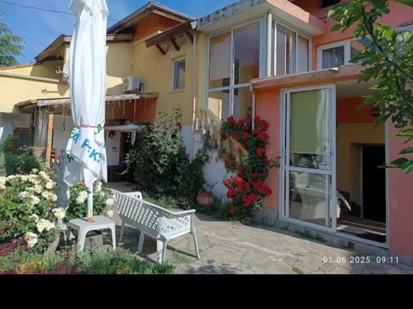 Дава се под наем Къща в с. Змейово, Област Стара Загора - 120 кв.м за 612 € - Снимка #1