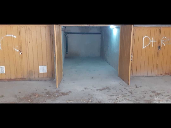 Гараж / Паркомясто в Плевен, Индустриална зона - 15 кв.м за 544 €/кв.м - Снимка #1