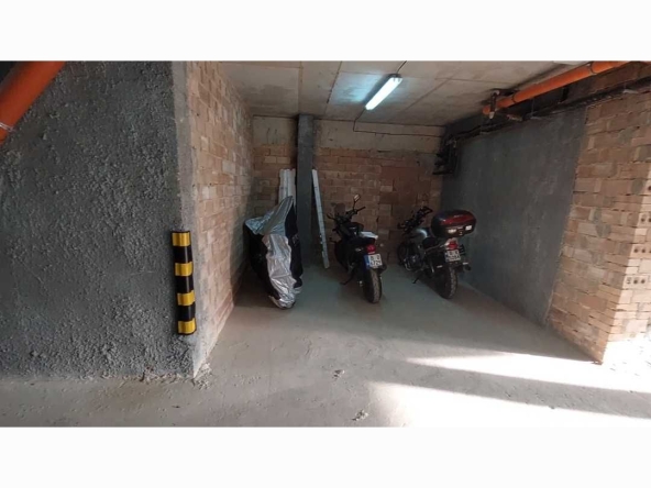 Дава се под наем Гараж / Паркомясто в Варна, Възраждане 1 - 50 кв.м за 17.85 € - Снимка #1