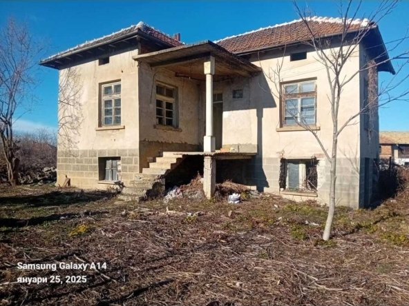 Къща в Роман - 1840 кв.м за 5 €/кв.м - Снимка #1