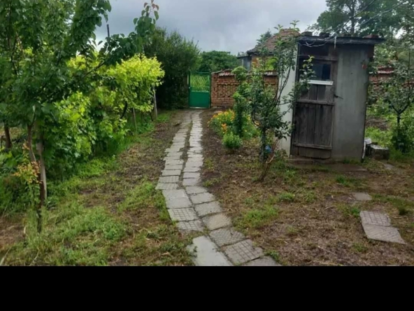 Къща в Кнежа - 1000 кв.м за 11 €/кв.м - Снимка #1