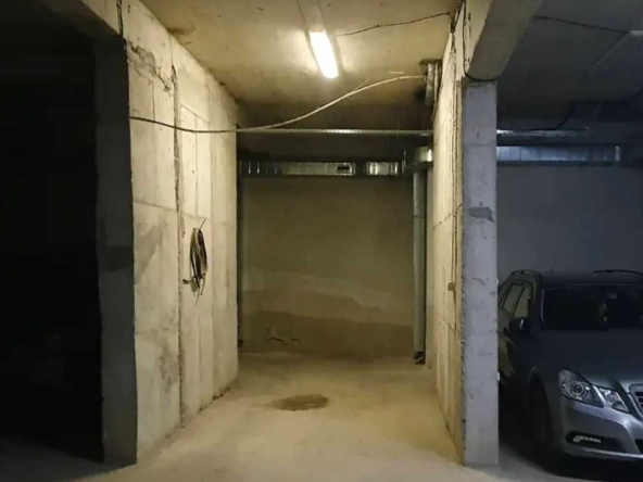 Дава се под наем Гараж / Паркомясто в Самоков - 20 кв.м за 76.5 € - Снимка #1