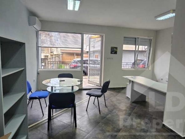 Дава се под наем Офис в Варна, Център - 38 кв.м за 648.21 € - Снимка #1