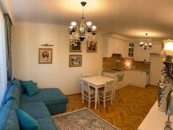 Дава се под наем Тристаен апартамент в София, Център - 76 кв.м за 900 € - Снимка #1