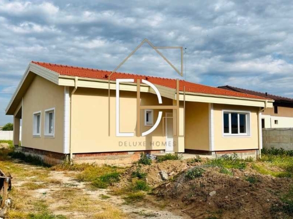 Къща в с. Бенковски, Област Пловдив - 155 кв.м за 1452 €/кв.м - Снимка #1