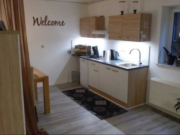 Дава се под наем Тристаен апартамент в София, Център - 80 кв.м за 1000 € - Снимка #1