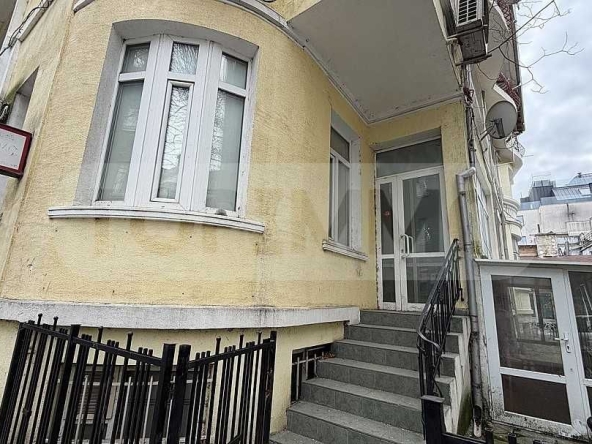 Дава се под наем Офис в Варна, Център - 85 кв.м за 797.64 € - Снимка #1