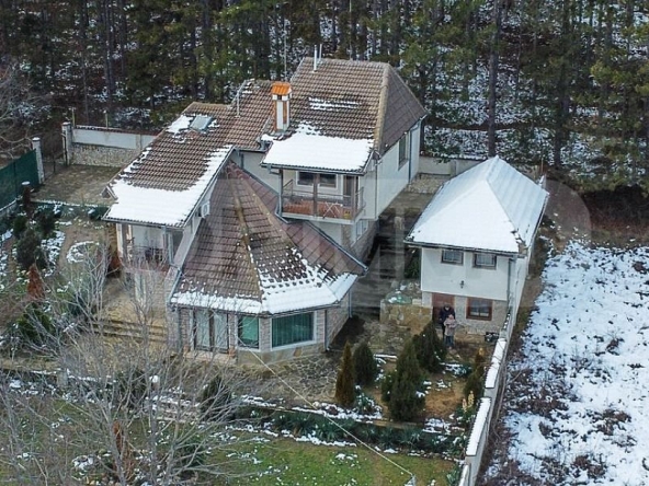 Къща в Варна, Виница - 294 кв.м за 1902 €/кв.м - Снимка #1