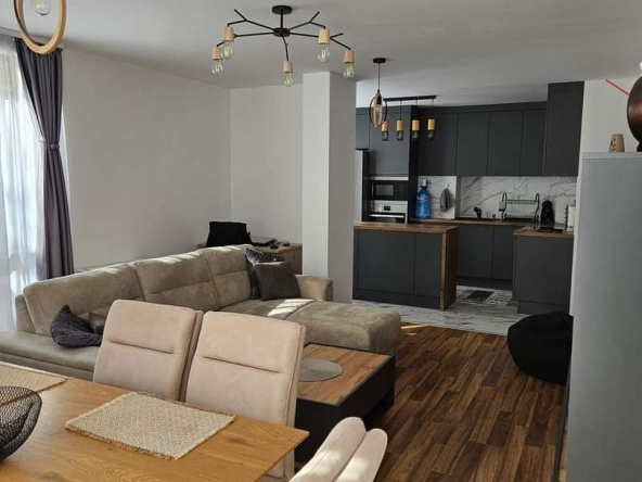 Дава се под наем Тристаен апартамент в Добрич, ЖП Гара - 102 кв.м за 137700 € - Снимка #1