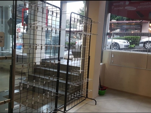 Дава се под наем Магазин в Велико Търново, Централна гара - 20 кв.м за 382.5 € - Снимка #1