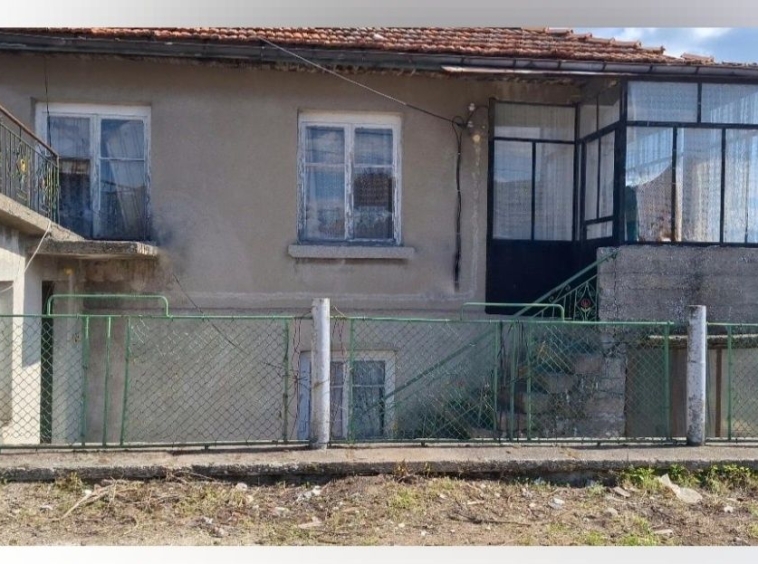 Къща в с. Радилово, Област Пазарджик - 600 кв.м за 72 €/кв.м - Снимка #1