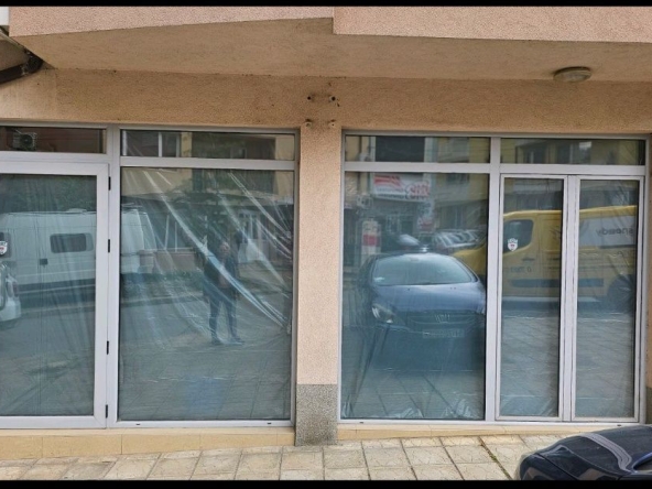 Дава се под наем Офис в Сливен, Център - 35 кв.м за 228.99 € - Снимка #1