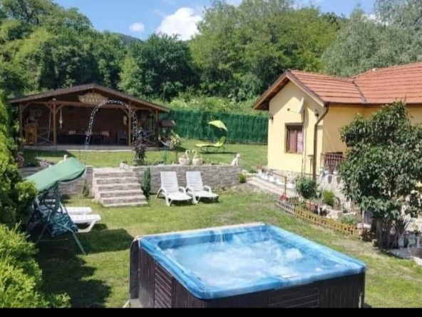 Дава се под наем Къща в с. Мирково, Област София-област - 70 кв.м за 153 € - Снимка #1