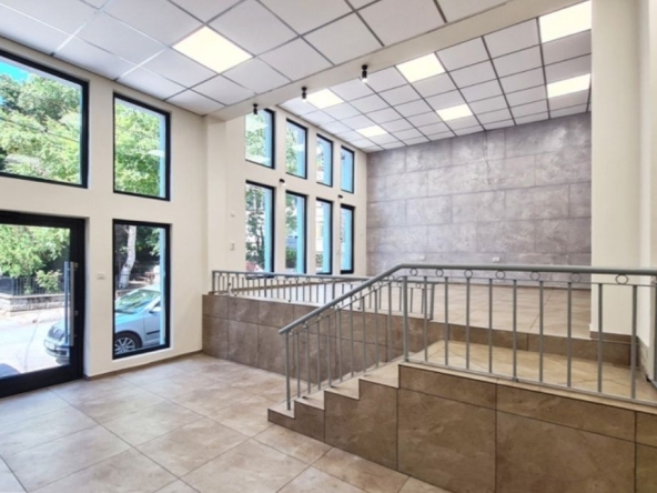 Дава се под наем Магазин в Горна Оряховица - 85 кв.м за 510 € - Снимка #1