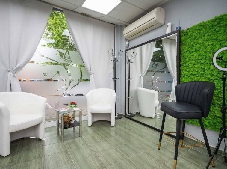 Дава се под наем  в Варна, Център -  кв.м за 298.86 € - Снимка #1