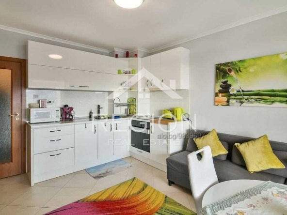 Дава се под наем Тристаен апартамент в Варна, Бриз - 76 кв.м за 700 € - Снимка #1