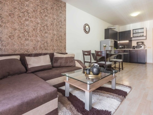 Дава се под наем Тристаен апартамент в Варна, ХЕИ - 80 кв.м за 490 € - Снимка #1