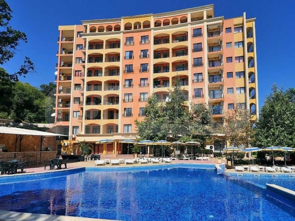 Двустаен апартамент в к.к. Златни пясъци - 73 кв.м за 733 €/кв.м - Снимка #1