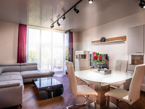 Дава се под наем Тристаен апартамент в Варна, Гръцка махала - 108 кв.м за 2000 € - Снимка #1