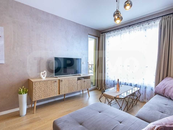 Дава се под наем Двустаен апартамент в к.к. Св.Св. Константин и Елена - 73 кв.м за 800 € - Снимка #1