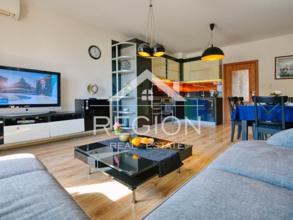 Дава се под наем Двустаен апартамент в Варна, Общината - 62 кв.м за 663 € - Снимка #1