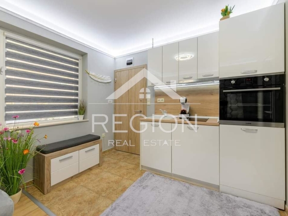 Дава се под наем Едностаен апартамент в Варна, Цветен квартал - 38 кв.м за 306 € - Снимка #1