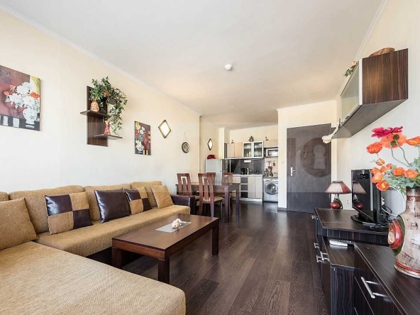 Дава се под наем Двустаен апартамент в к.к. Златни пясъци - 68 кв.м за 900 € - Снимка #1