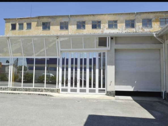 Промишлена сграда в Варна, Младост 1 - 265 кв.м за 3 €/кв.м - Снимка #1