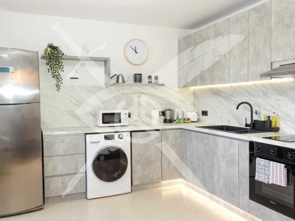 Дава се под наем Тристаен апартамент в Варна, Левски - 100 кв.м за 800 € - Снимка #1